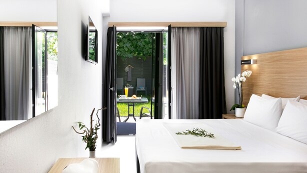 Superior Double Room | Minibar, in-room safe, blackout drapes, soundproofing - Atlas Hotel Skiathos (Skiathos)
