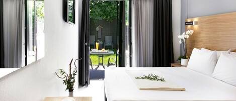 Quarto casal superior | Frigobar, cofres nos quartos, cortinas blackout, quartos à prova de som