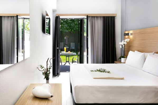 Superior Double Room | Minibar, in-room safe, blackout drapes, soundproofing - Atlas Hotel Skiathos (Skiathos)