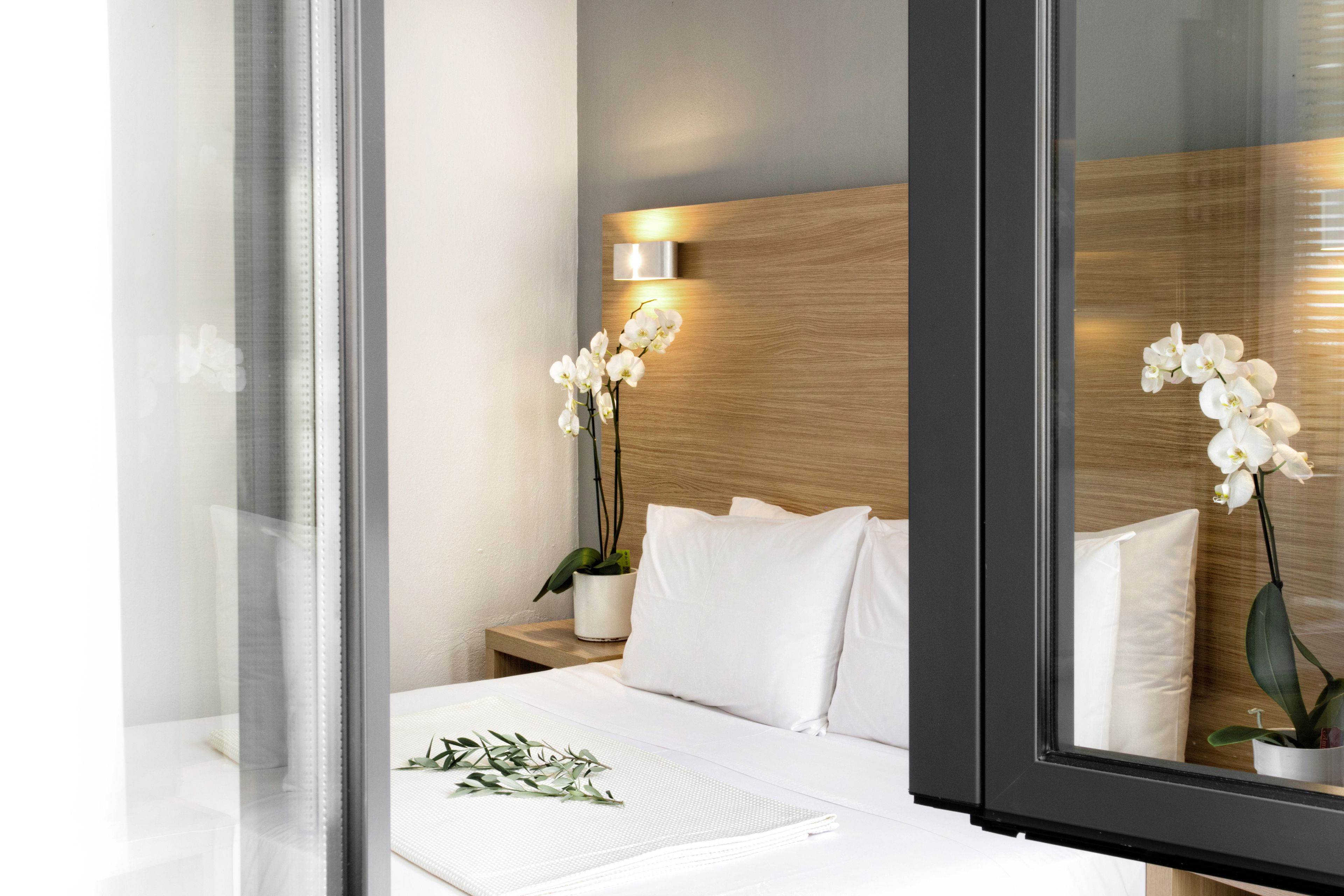 standard double room | minibar, in-room safe, blackout curtains, soundproofing