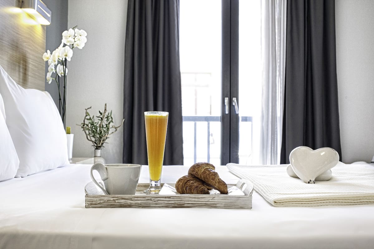 Deluxe Double Room, 1 Bedroom, Balcony | Minibar, in-room safe, blackout drapes, soundproofing