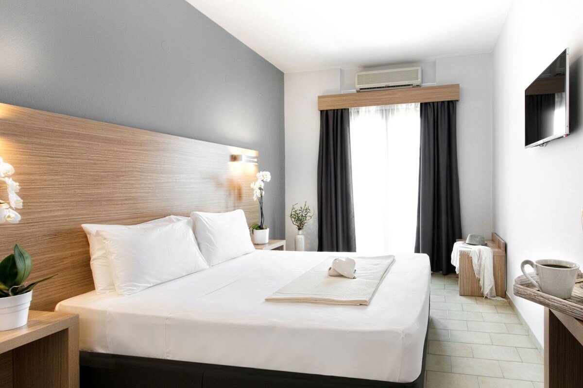 Minibar, in-room safe, blackout drapes, soundproofing