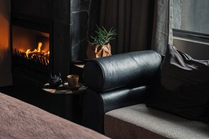 高档床上用品、羽绒被、迷你吧、客房内保险箱