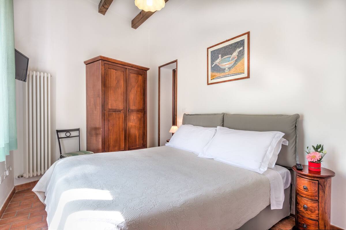 Standard Double Room | Free cots/infant beds, rollaway beds, free WiFi