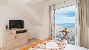 Soundproofing, rollaway beds, free WiFi