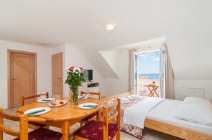 ディナーに営業 (ピザ)