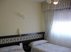 Double Room | Free cribs/infant beds, free WiFi - Hostal Restaurante Torremar (Medinaceli)