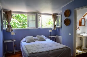 双人房 | 客房内保险箱、办公桌、免费 WiFi