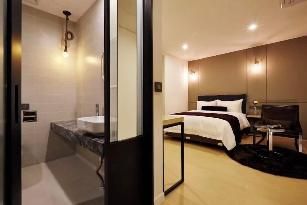 Literie de qualité supérieure, coffres-forts dans les chambres, bureau
