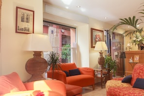 Reception - Hostal Antigua Morellana (Valencia)