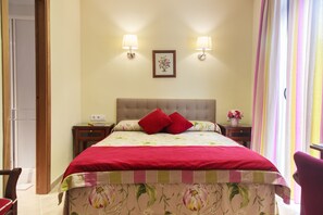 Kamar Double | Meja kerja, kedap suara, Wi-Fi gratis, dan seprai linen