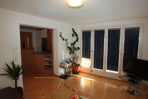 Télévision à écran plat de -95 cm avec chaînes par câble, télévision