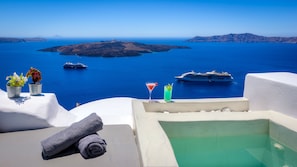 Junior Suite with a private Hot Tub & Caldera View | Ausblick vom Zimmer