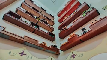 Televisión de pantalla plana de 32 pulgadas con canales por cable