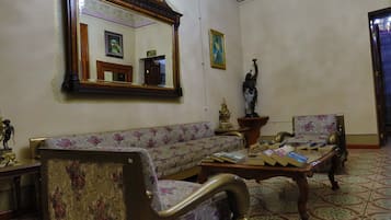 32-inch flat-screen TV with cable channels, TV