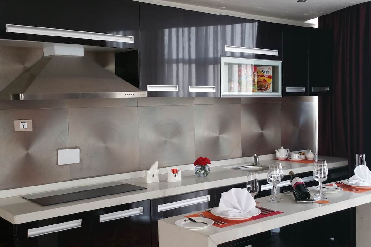 Executive suite, 1 kingsize bed, keuken | Privékitchenette | Een koelkast, een koffiezetapparaat/waterkoker