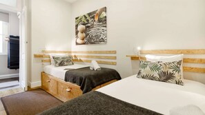 Family Suite, Non Smoking | In-room safe, soundproofing, iron/ironing board, free WiFi - Fishtail Sea House - Hostel (Matosinhos)