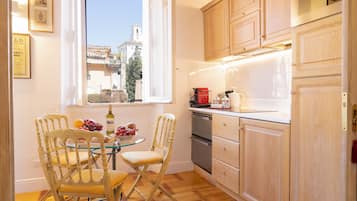 Deluxe-Apartment, 1 Schlafzimmer, Stadtblick | Eigene Küche | Kühlschrank, Mikrowelle, Ofen, Herdplatte