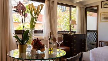 Panoramic-Studiosuite, Terrasse (Jacuzzi) | Ausblick vom Zimmer