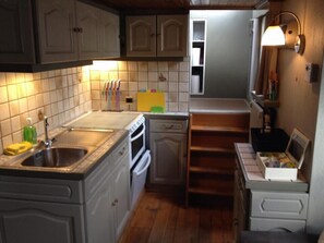 Cabaña familiar, 2 habitaciones, vistas al río | Cocina privada | Frigorífico, microondas, horno y placa de cocina