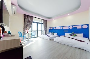 A hotel room with two beds, a desk, a chair, and a large window with curtains. - Kenting Aqual Inn (Hengchun)