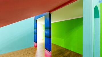 Family Room, Bathtub | Children's theme room