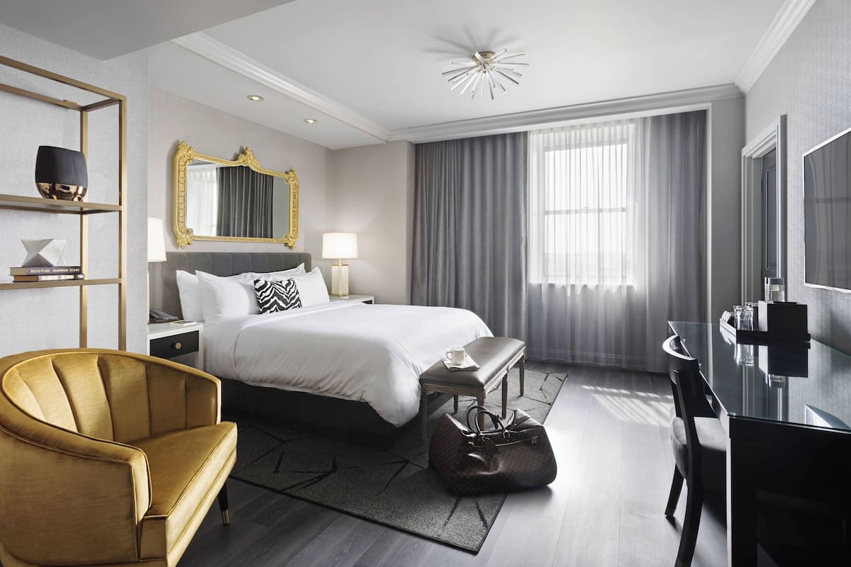 Room, 1 King Bed, River View