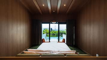 THE CAVE | Minibar, WiFi (free), individually decorated, individually furnished