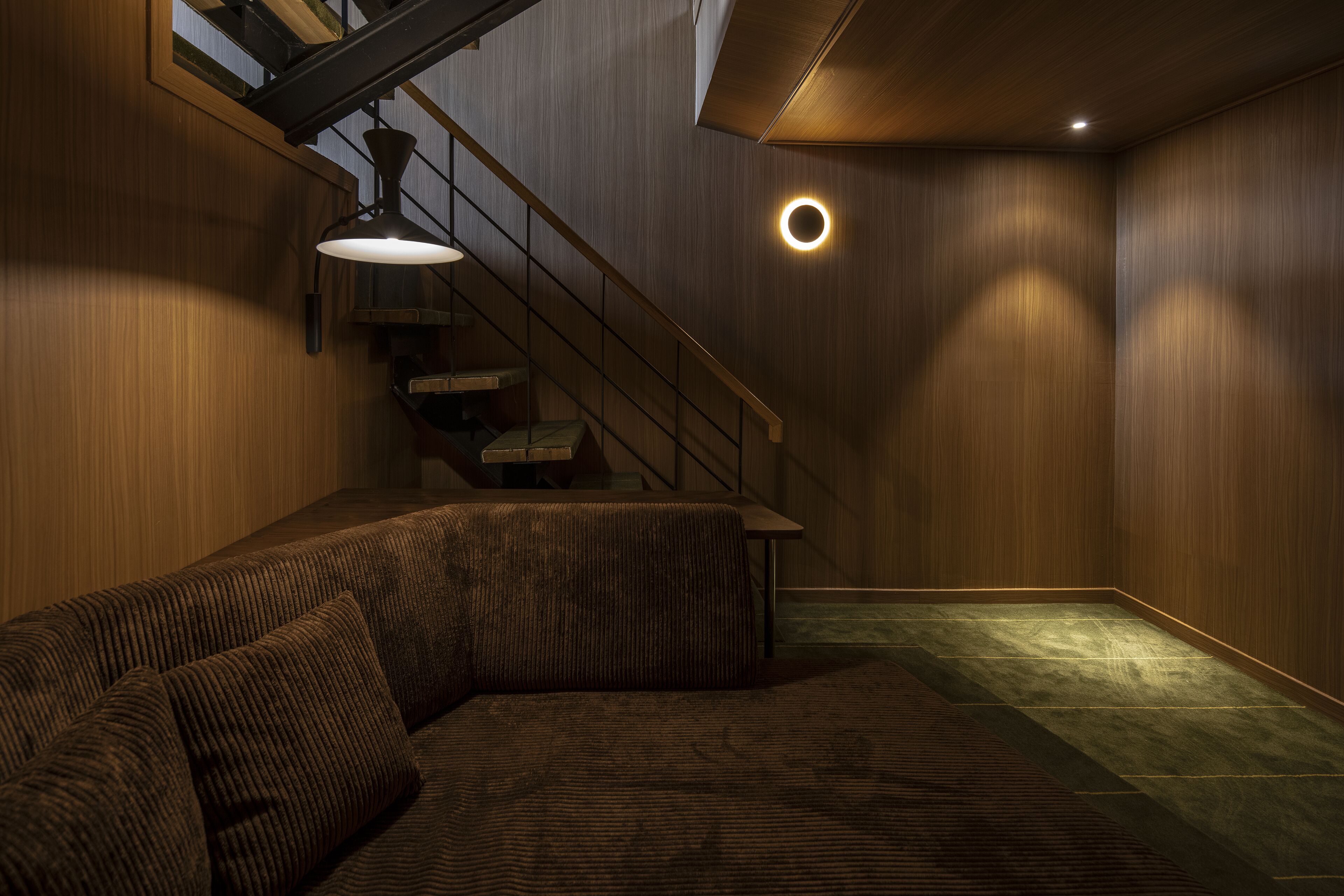 the cave | minibar, individually decorated, individually furnished, free wifi