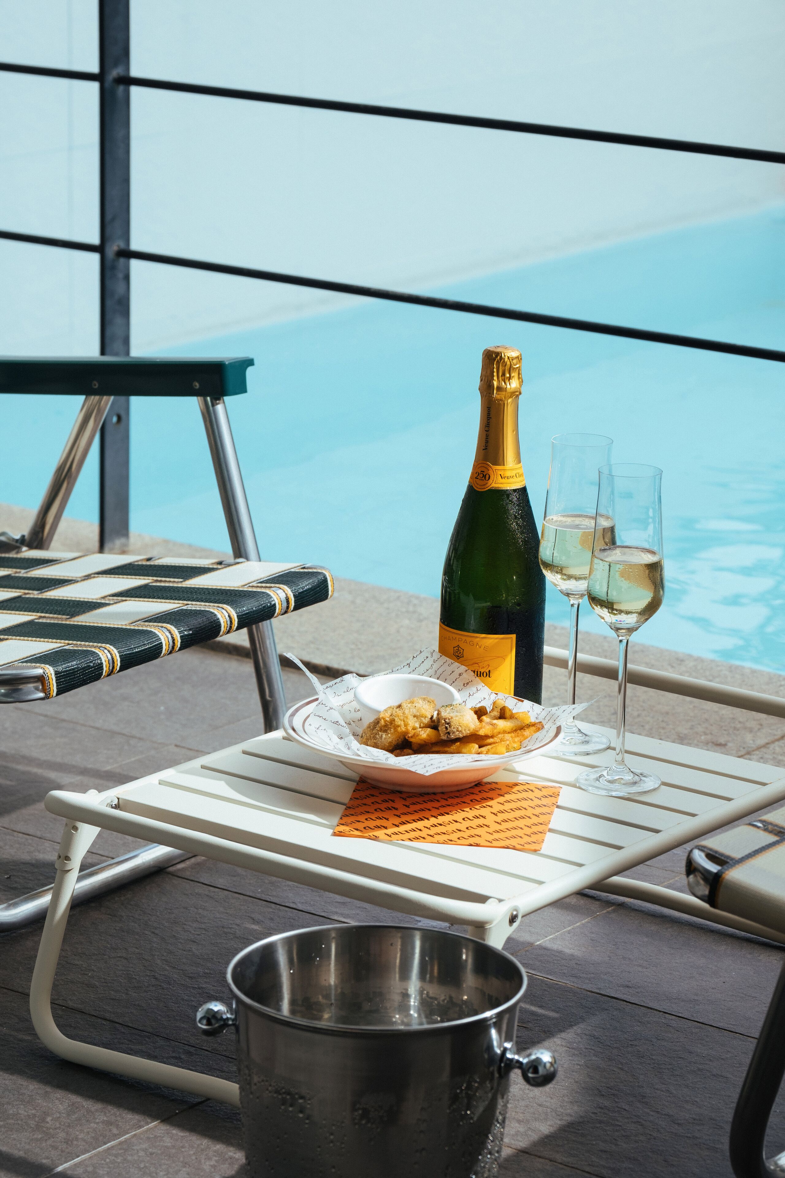 the cave | minibar, individually decorated, individually furnished, free wifi