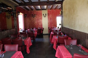 Breakfast, lunch and dinner served - Le Fauverney Lodge (Fauverney)