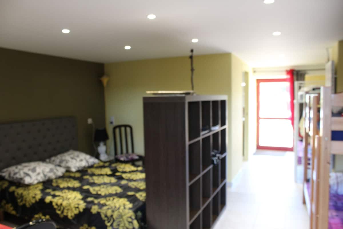 Familiekamer (Siguiriya) | 1 slaapkamer, luxe beddengoed, Select Comfort-bedden, een bureau