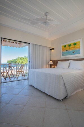 Deluxe Room, Sea View | 1 bedroom, minibar, in-room safe, blackout drapes