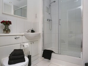 Apartment, Private Bathroom (2 Bedrooms - Wyatt Point) | Bathroom