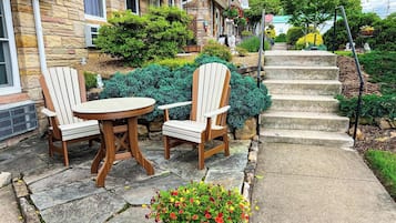 Room, 1 King Bed | Terrace/patio