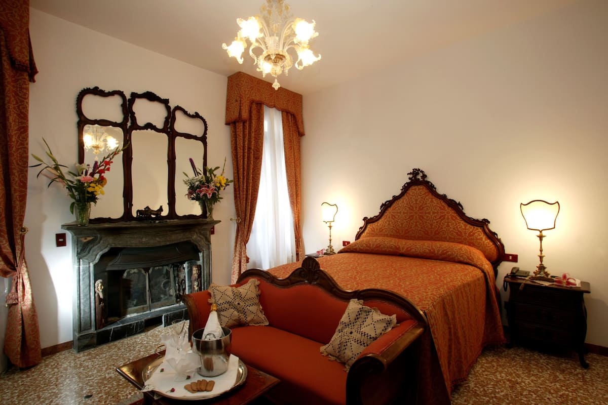 Deluxe Double or Twin Room | In-room safe, individually decorated, individually furnished