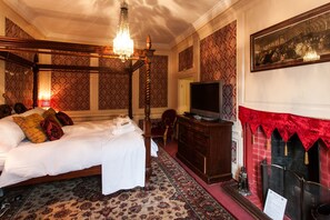 Double Room, Ensuite (Red Room) | Premium bedding, down comforters, individually decorated