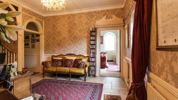 Coin salon dans le hall