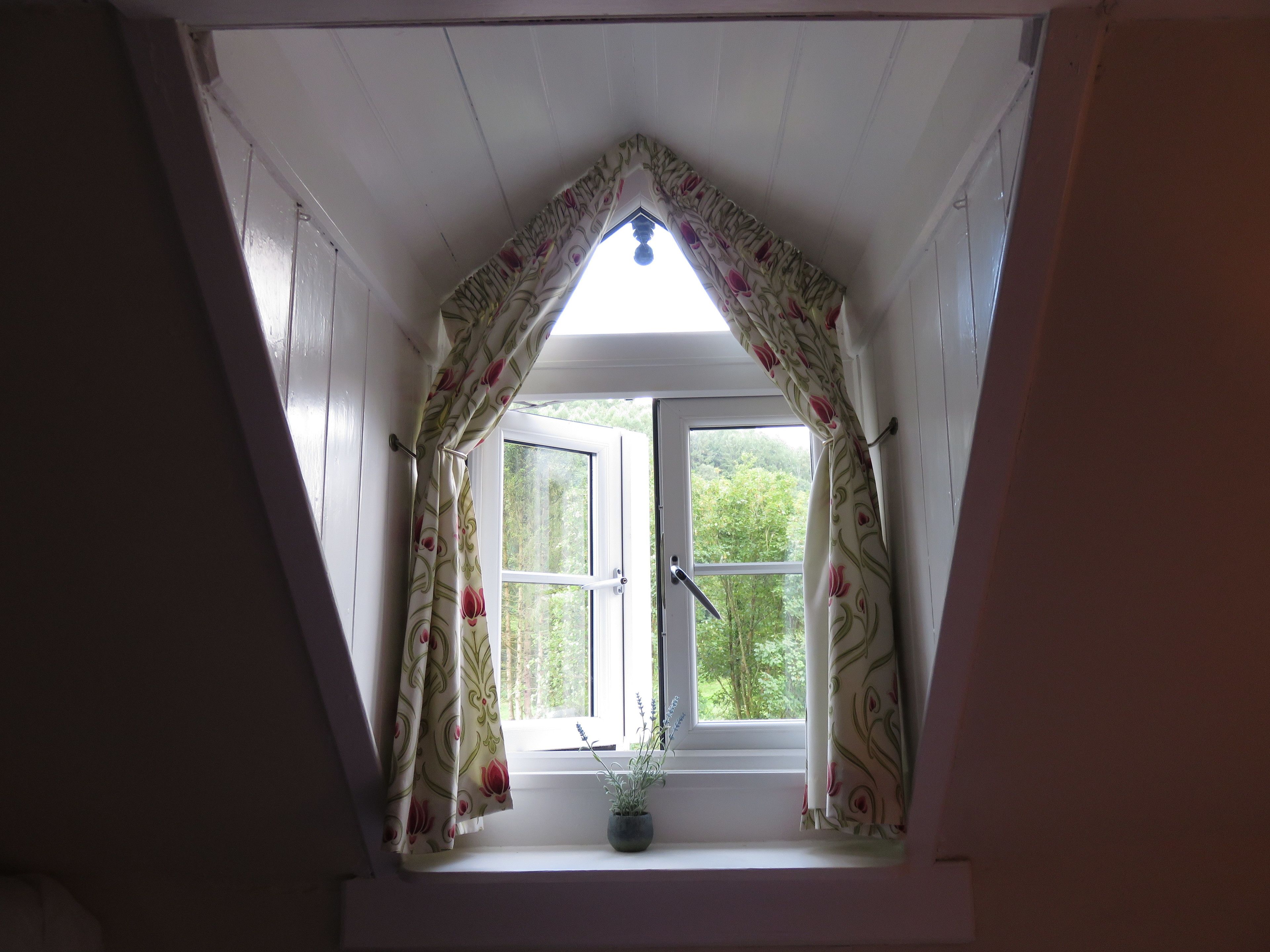 Double or Triple Room, Ensuite (Wye View) | Literie de qualité supérieure, couette en duvet d'oie