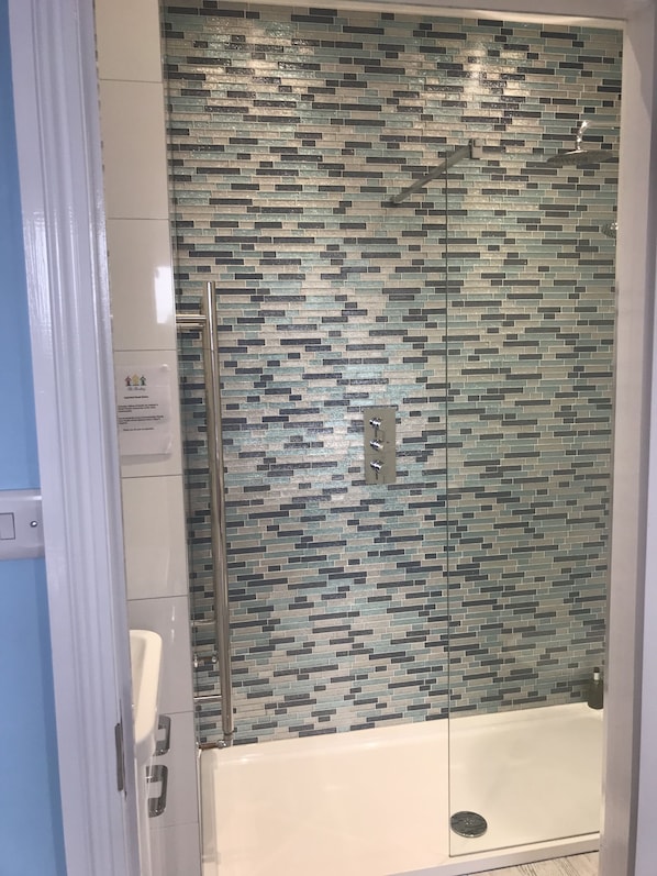 Suite, Ensuite | Bathroom - The Rookery (Swanage)