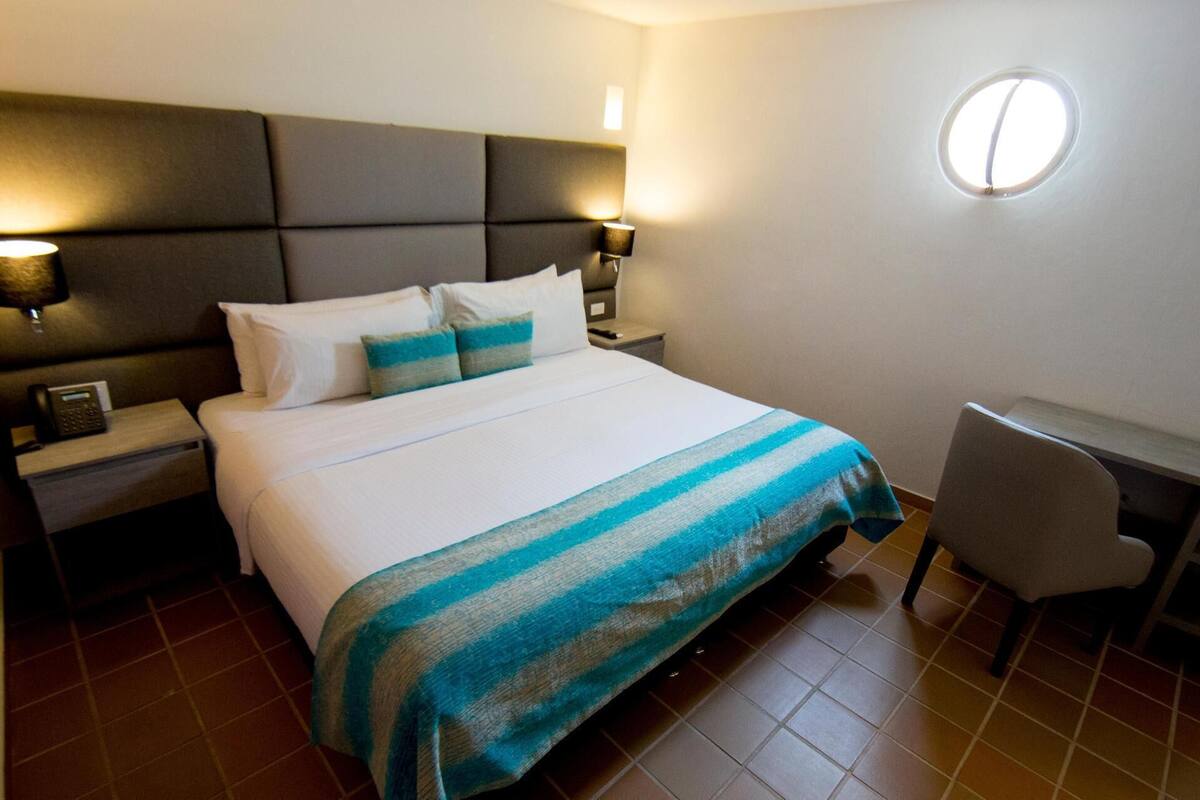 1 bedroom, bed sheets