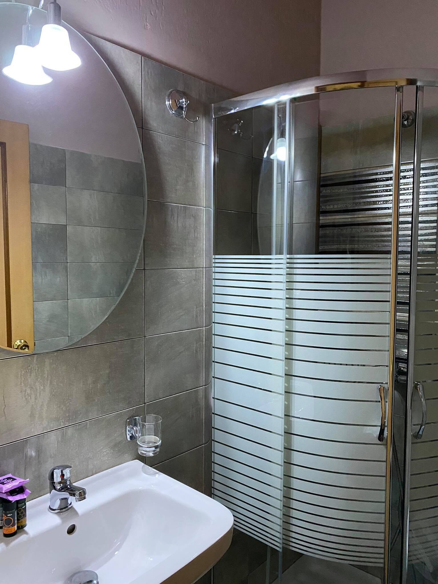 Double Room, Sea View | Bathroom | Shower, free toiletries, hair dryer, slippers