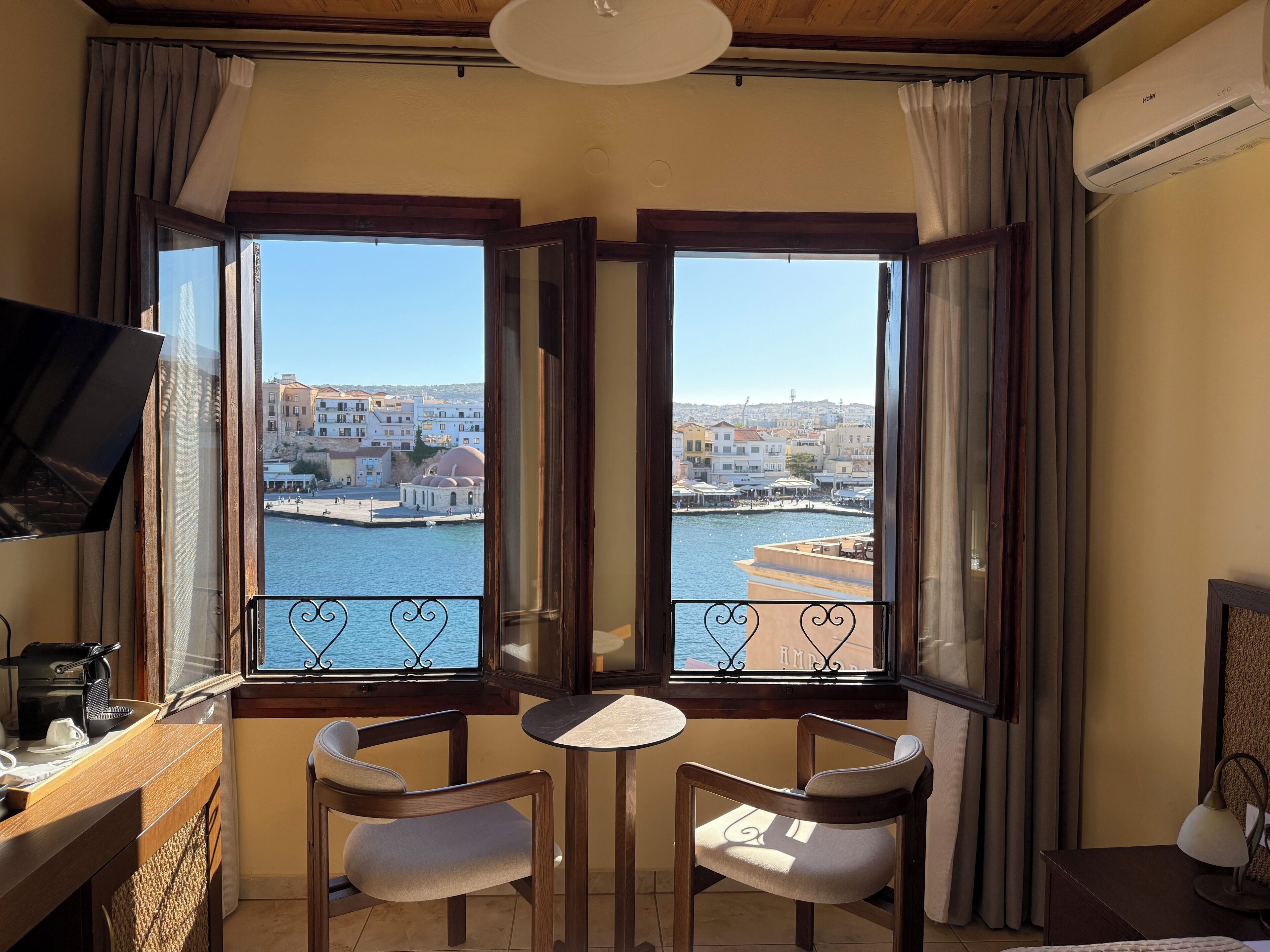 Superior Double Room, Sea View | Individually decorated, individually furnished, desk, laptop workspace