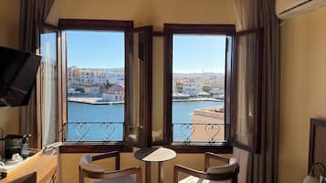 Kahden hengen superior-huone, merinäköala | Yksilöllisesti sisustettu, yksilöllisesti kalustettu, työpöytä