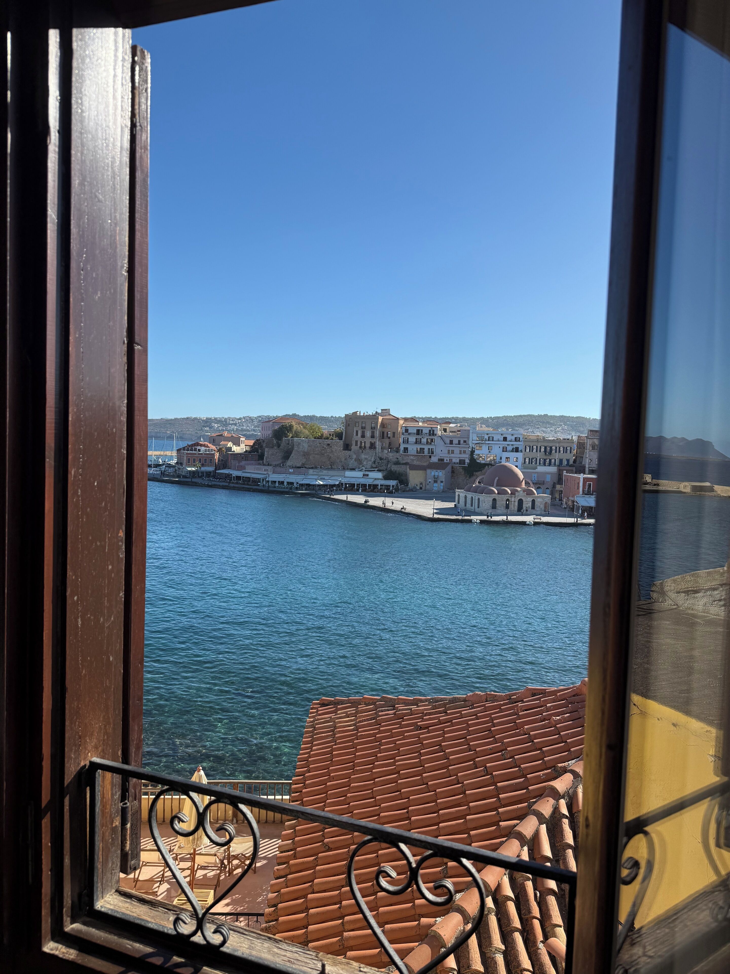 Superior Double Room, Sea View | Individually decorated, individually furnished, desk, laptop workspace