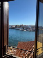 Decoración personalizada, muebles diferentes y escritorio