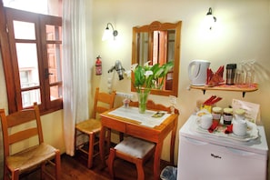 Deluxe Studio | Egyptian cotton sheets, premium bedding, down comforters, free minibar - Palazzo di Pietro (Chania)
