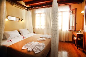 Superior Suite | Egyptian cotton sheets, premium bedding, down comforters, free minibar