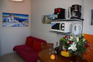 Superior Apartment, Terrace, City View | Living area | Flat-screen TV - Alena Apartments (Chania)