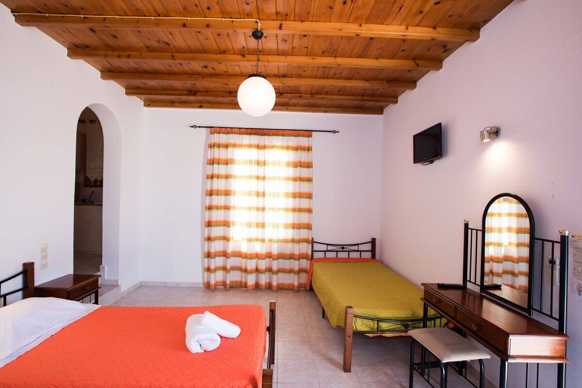 Iron/ironing board, free WiFi, bed sheets